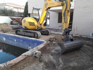 Preparación terreno para zona ajardinada y piscina en L&#039; Ardiaca ( Cambrils )