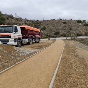 Excavación para nuevo vial peatonal en Poboleda